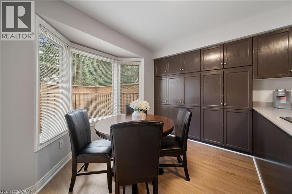 320 Hamilton Drive Unit# 10, Ancaster, ON - Indoor Photo Showing Dining Room