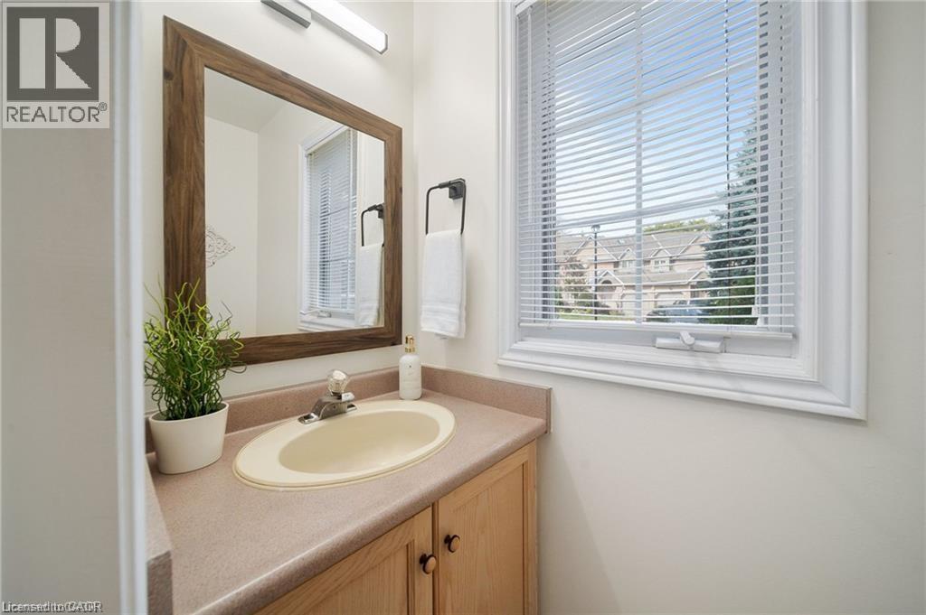 320 Hamilton Drive Unit# 10, Ancaster, ON - Indoor Photo Showing Bathroom
