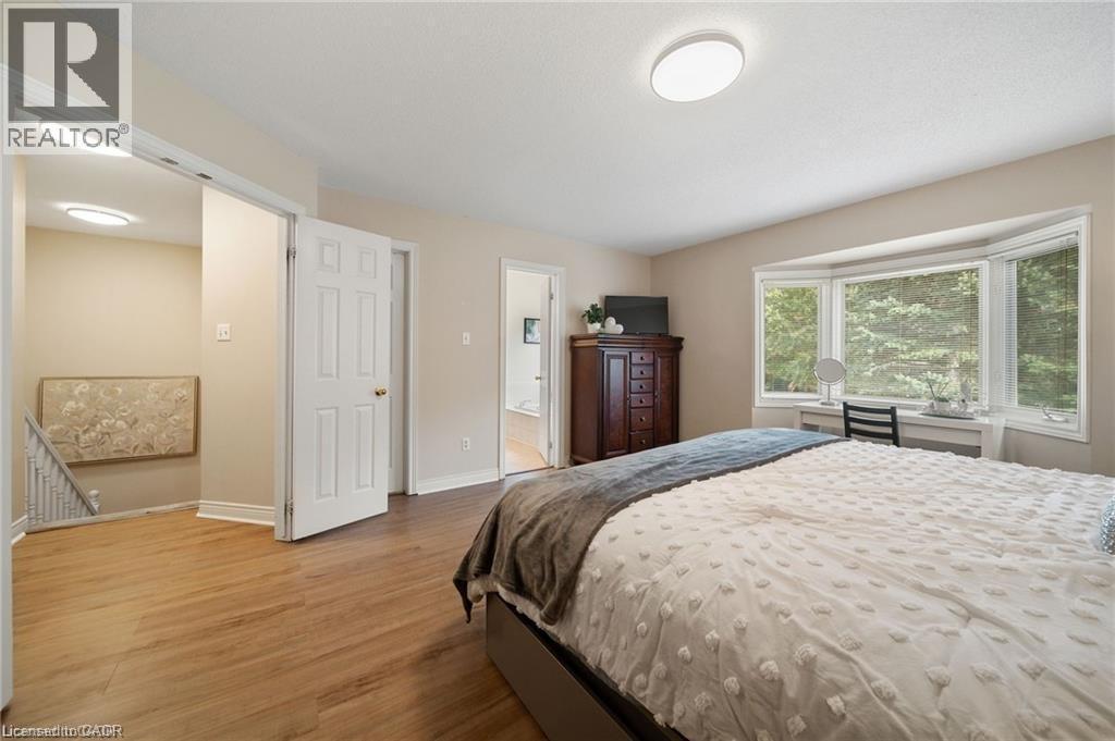 320 Hamilton Drive Unit# 10, Ancaster, ON - Indoor Photo Showing Bedroom