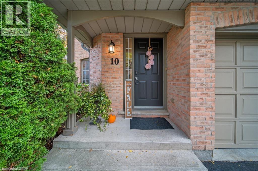 320 Hamilton Drive Unit# 10, Ancaster, ON - Outdoor With Exterior
