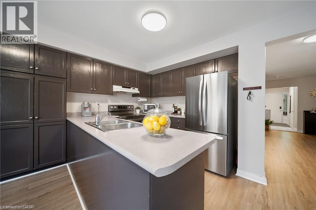 320 Hamilton Drive Unit# 10, Ancaster, ON - Indoor Photo Showing Kitchen With Double Sink
