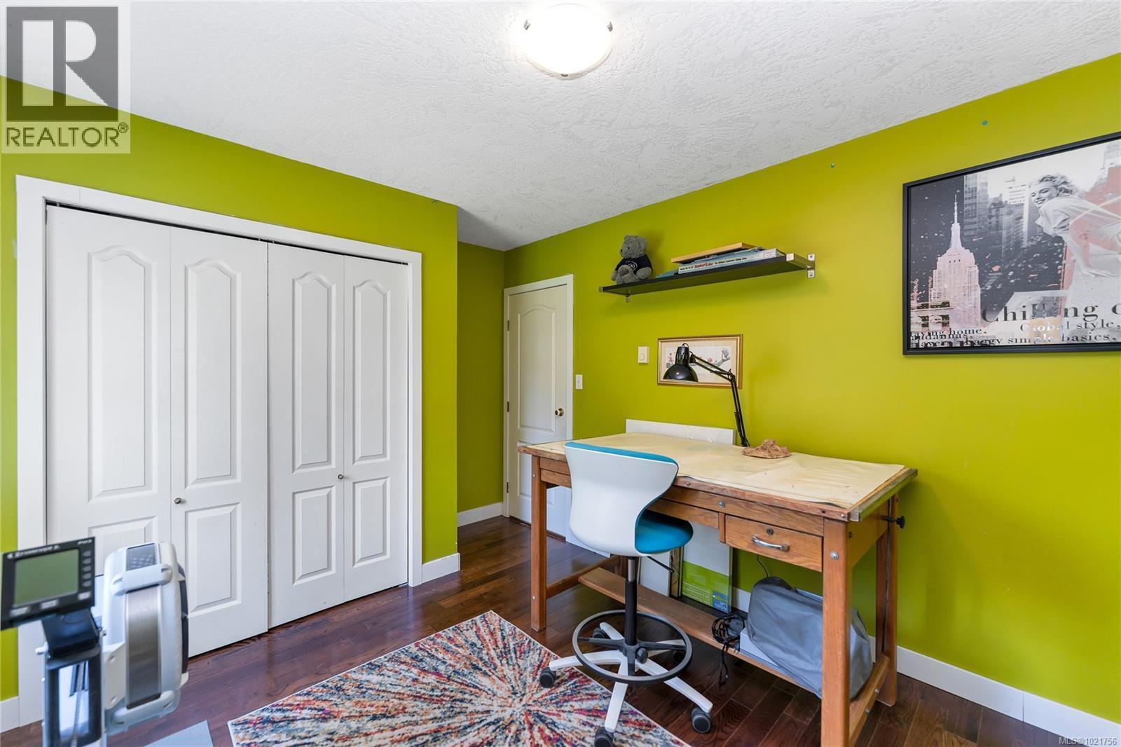 505 Windthrop Rd, Colwood, BC - Indoor