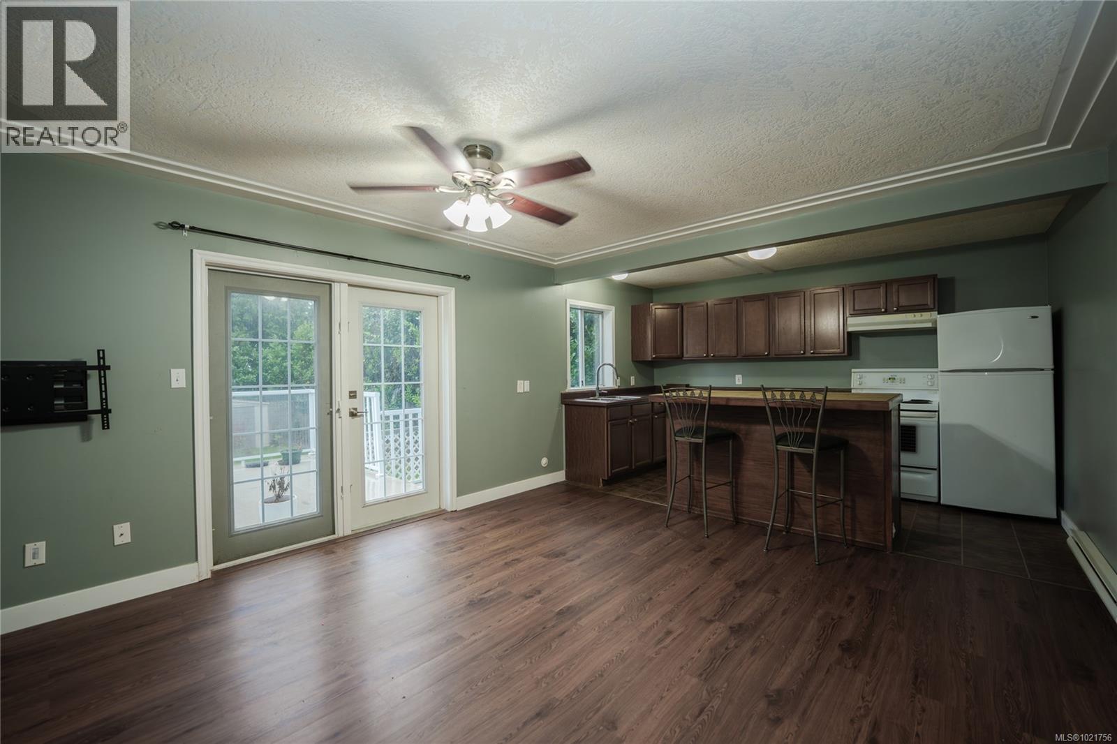 505 Windthrop Rd, Colwood, BC - Indoor Photo Showing Kitchen