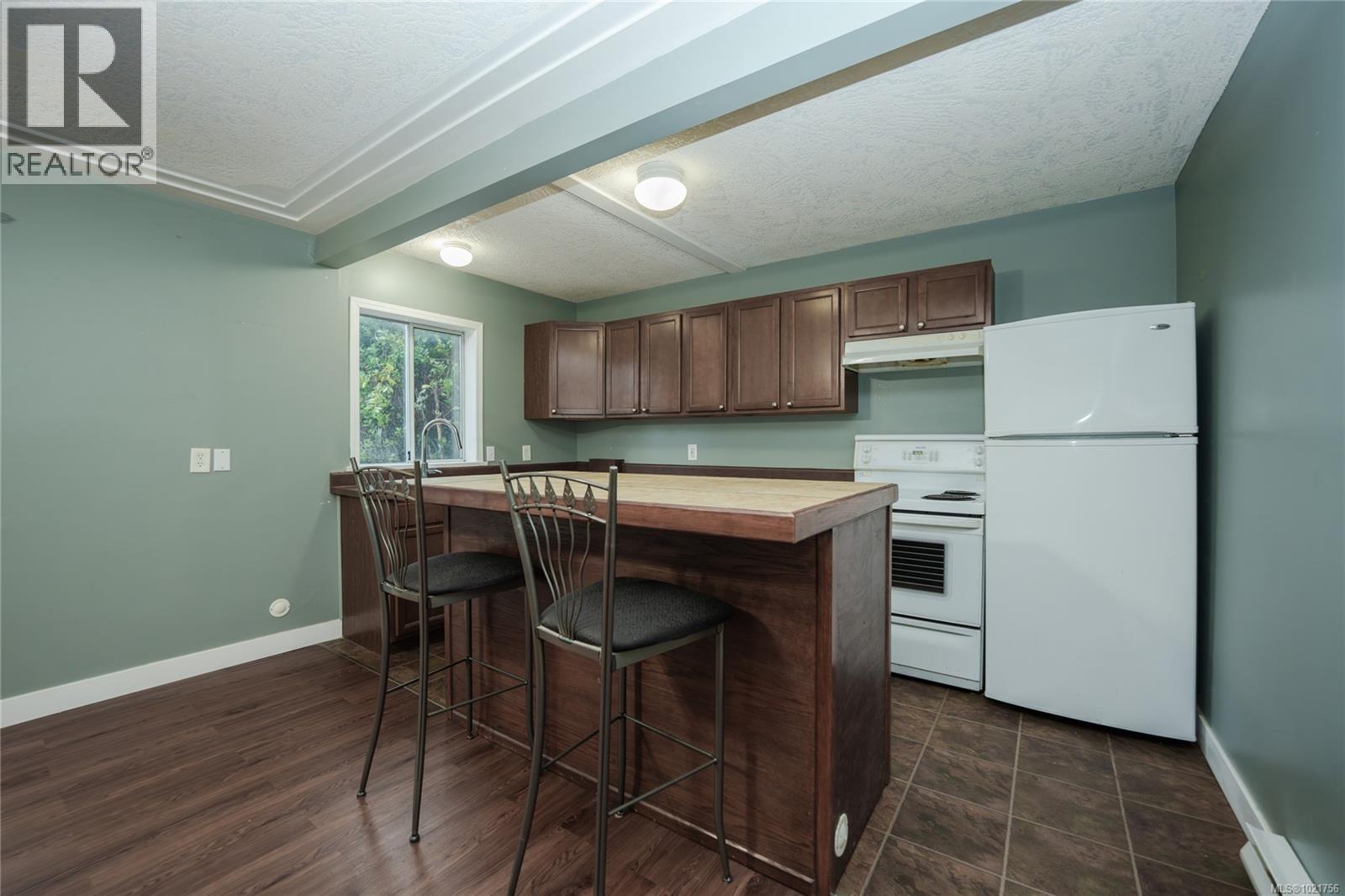 505 Windthrop Rd, Colwood, BC - Indoor Photo Showing Kitchen