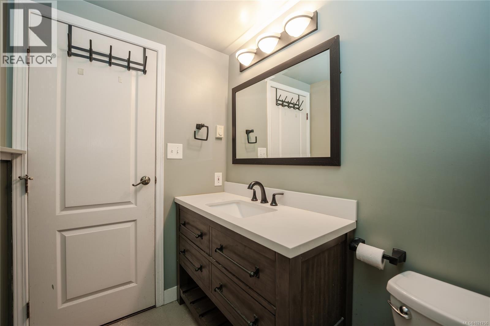 505 Windthrop Rd, Colwood, BC - Indoor Photo Showing Bathroom