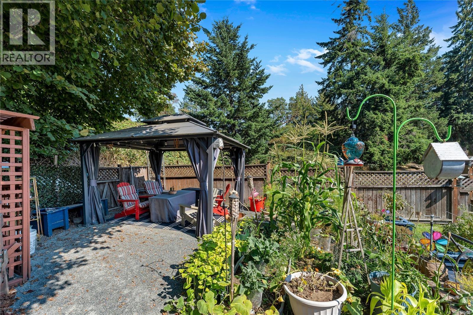 505 Windthrop Rd, Colwood, BC - Outdoor