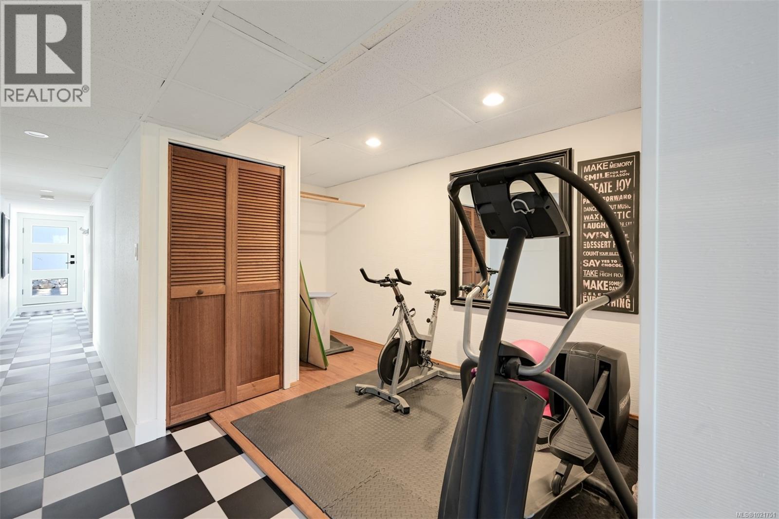 8 Woodville Pl, View Royal, BC - Indoor Photo Showing Gym Room
