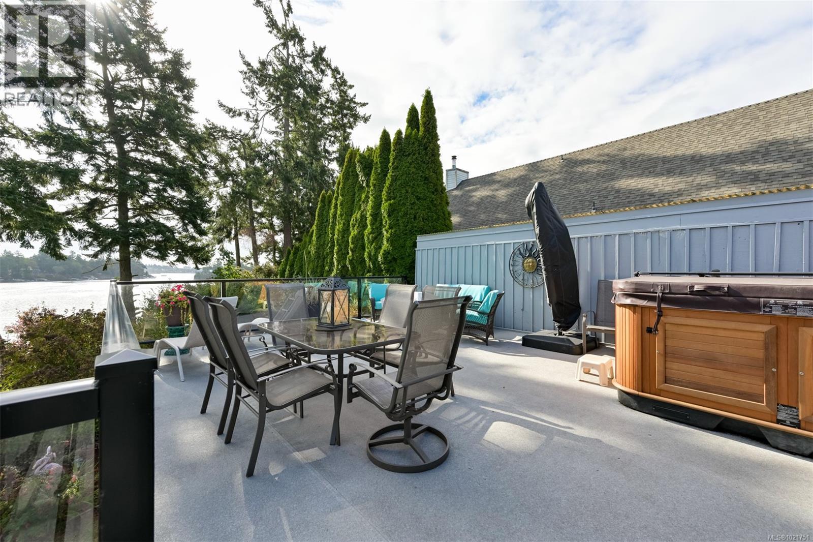 8 Woodville Pl, View Royal, BC - Outdoor With Deck Patio Veranda