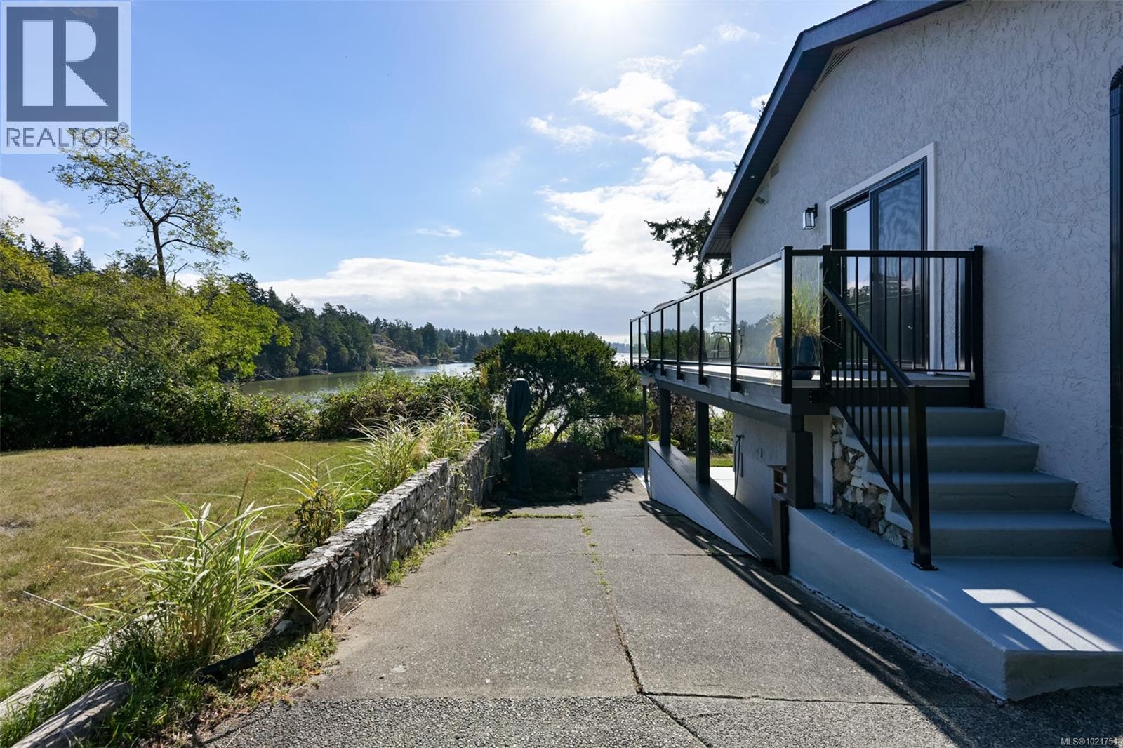 8 Woodville Pl, View Royal, BC - Outdoor