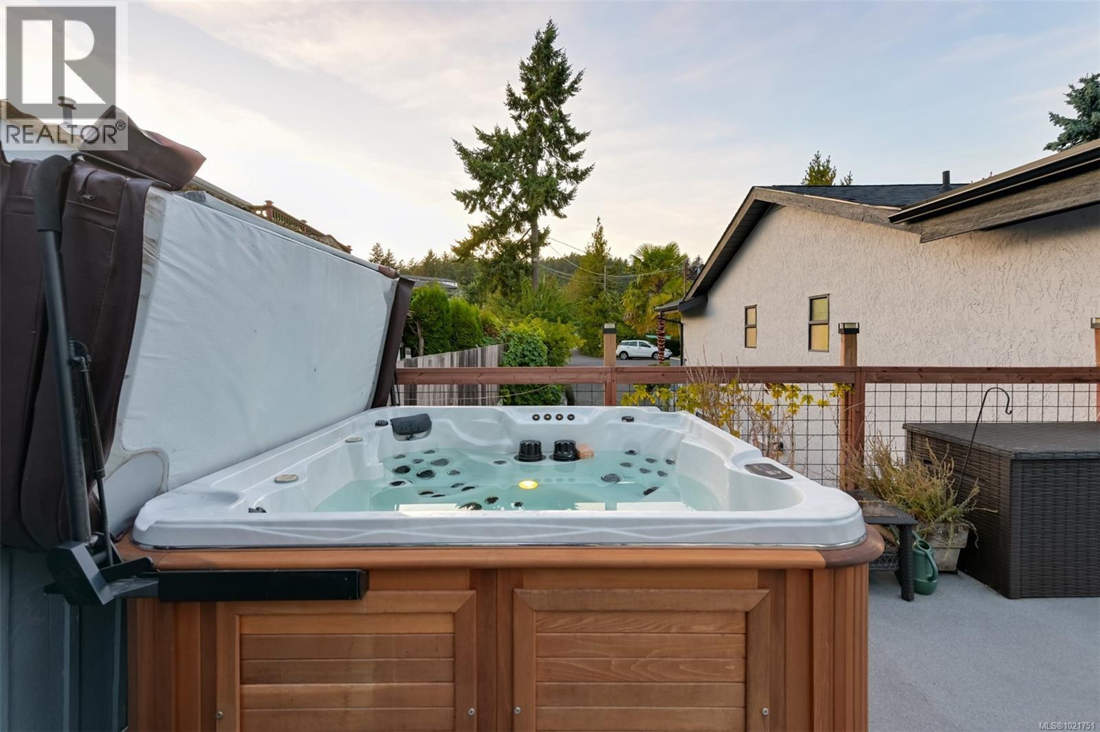 8 Woodville Pl, View Royal, BC - Outdoor With Exterior