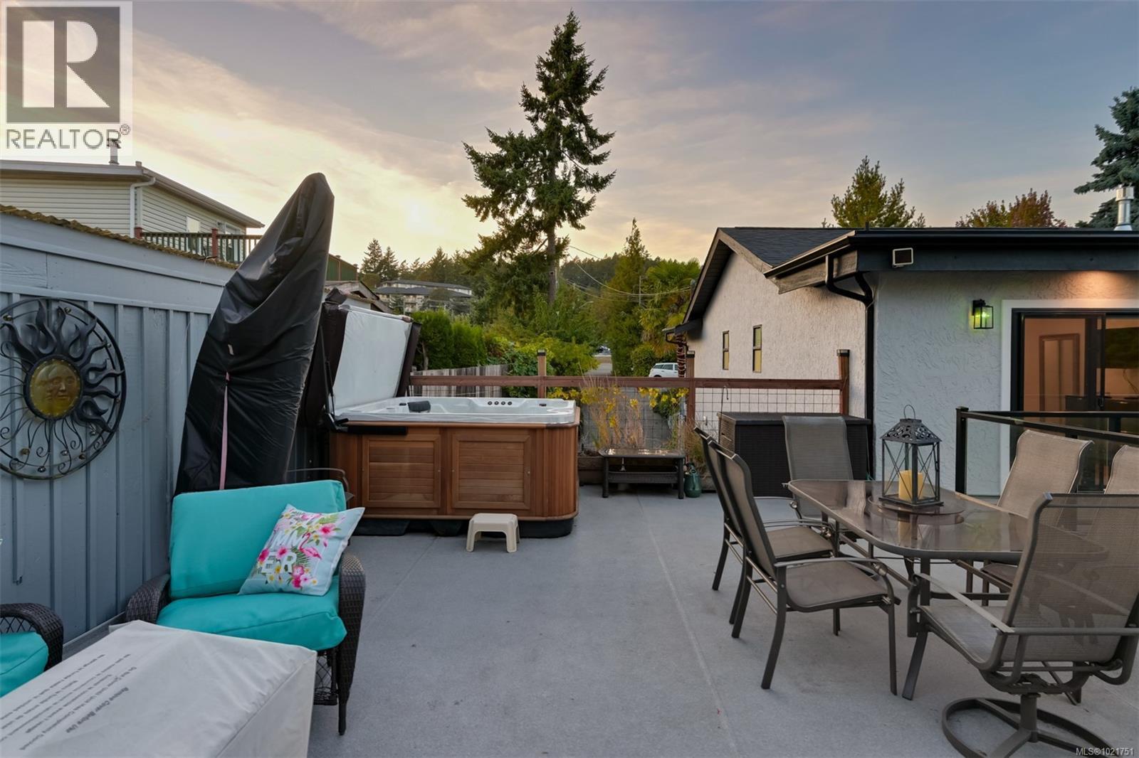 8 Woodville Pl, View Royal, BC - Outdoor With Deck Patio Veranda With Exterior