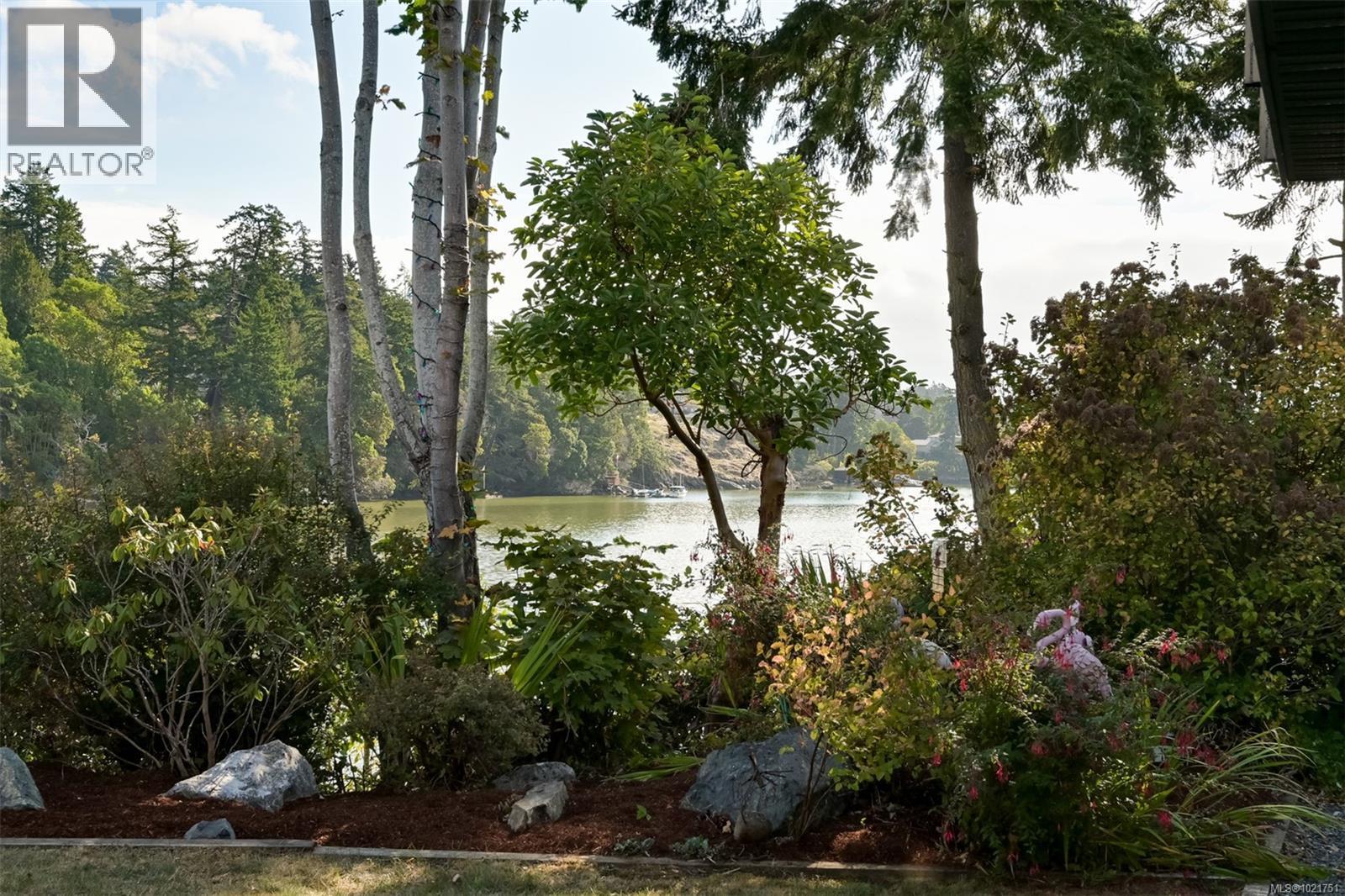 8 Woodville Pl, View Royal, BC - Outdoor