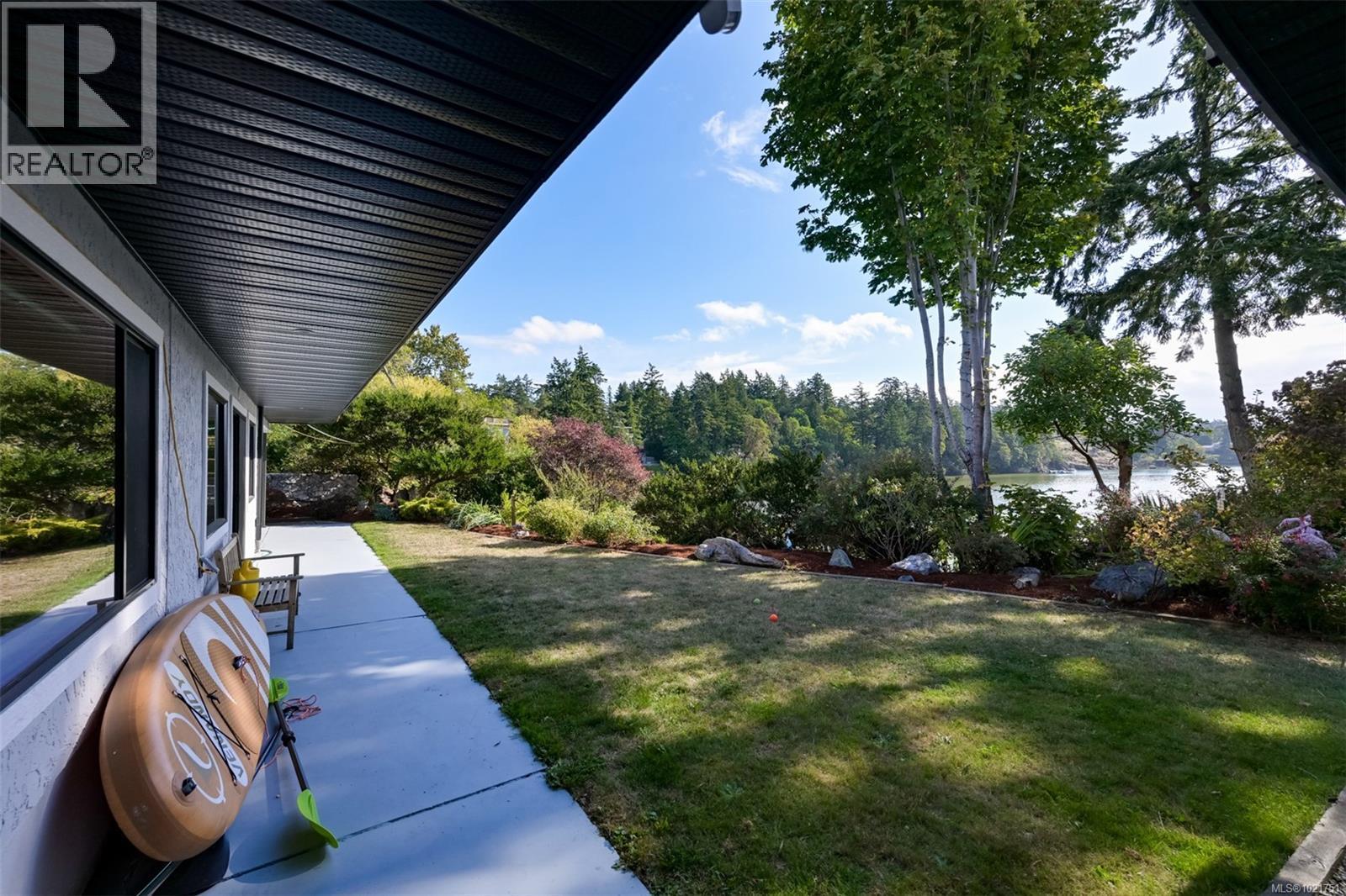 8 Woodville Pl, View Royal, BC - Outdoor