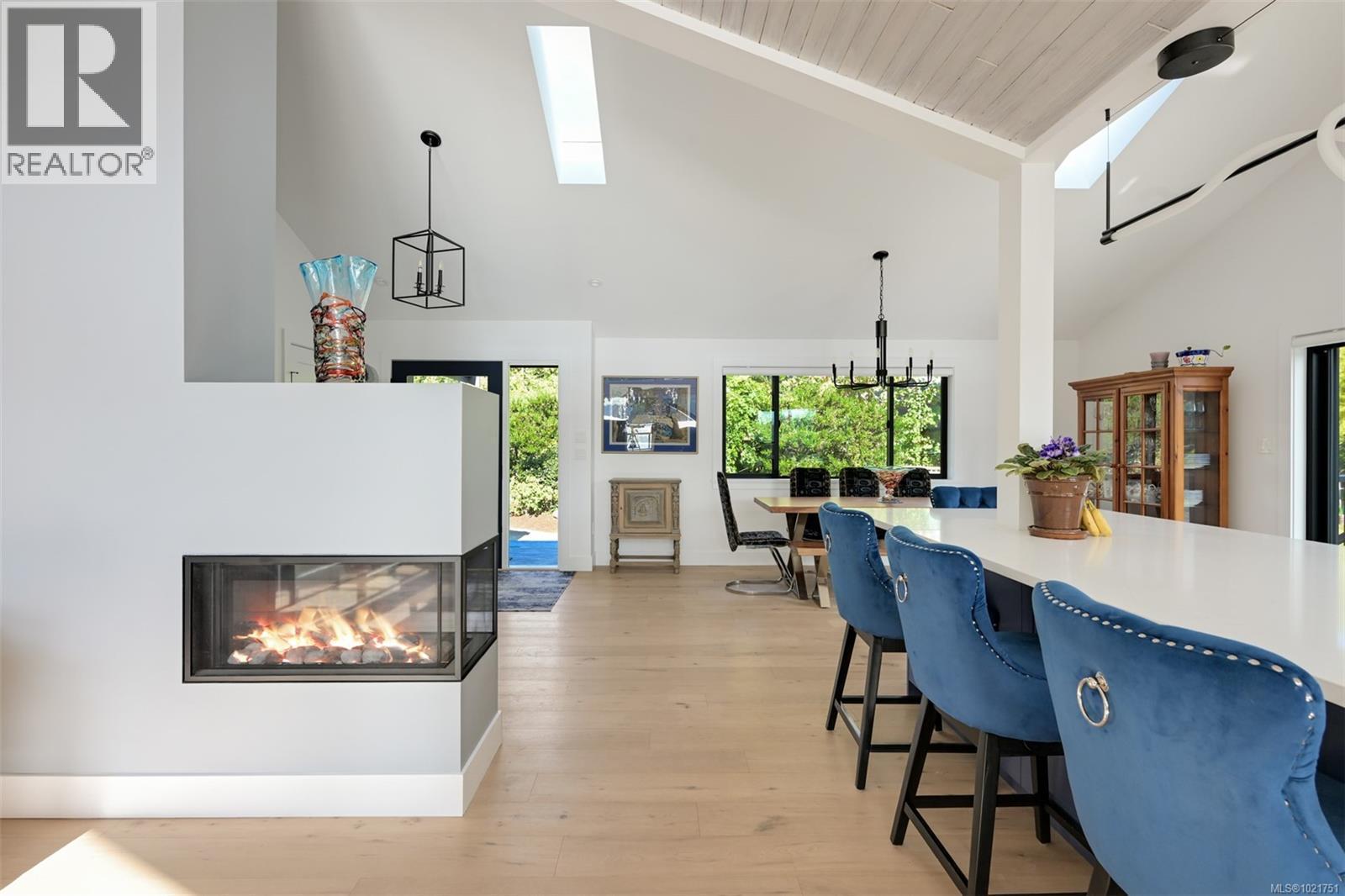 8 Woodville Pl, View Royal, BC - Indoor With Fireplace