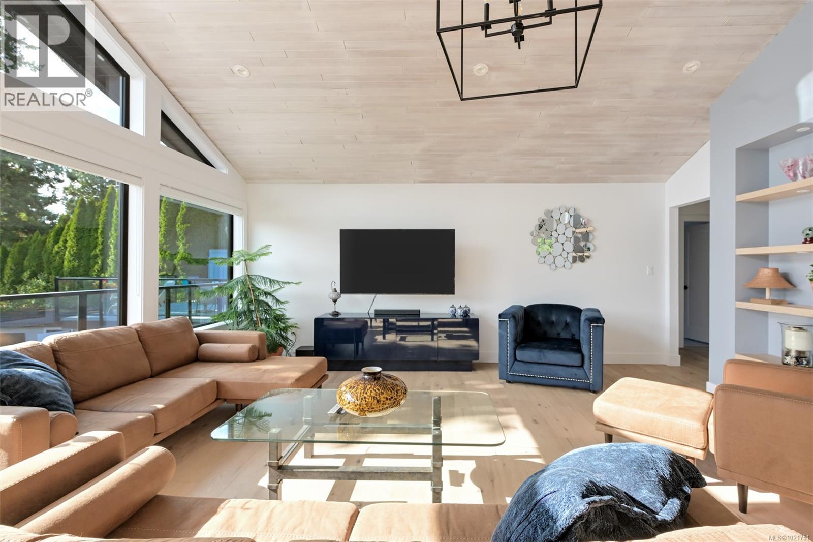 8 Woodville Pl, View Royal, BC - Indoor Photo Showing Living Room