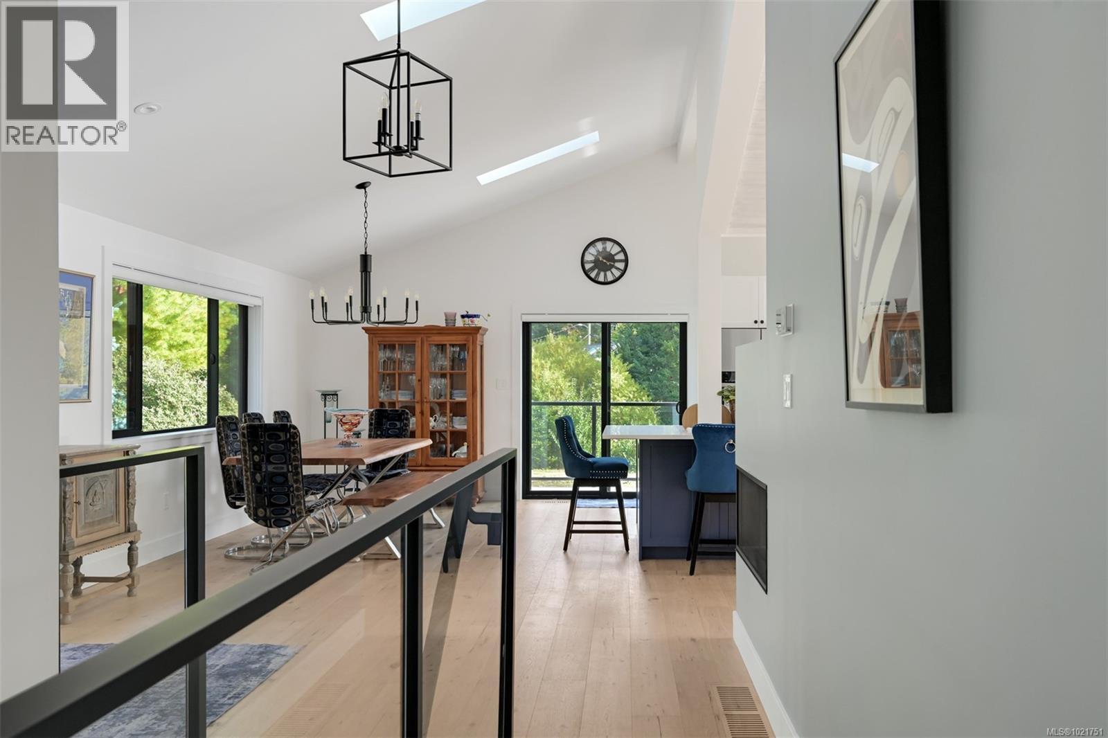 8 Woodville Pl, View Royal, BC - Indoor Photo Showing Other Room