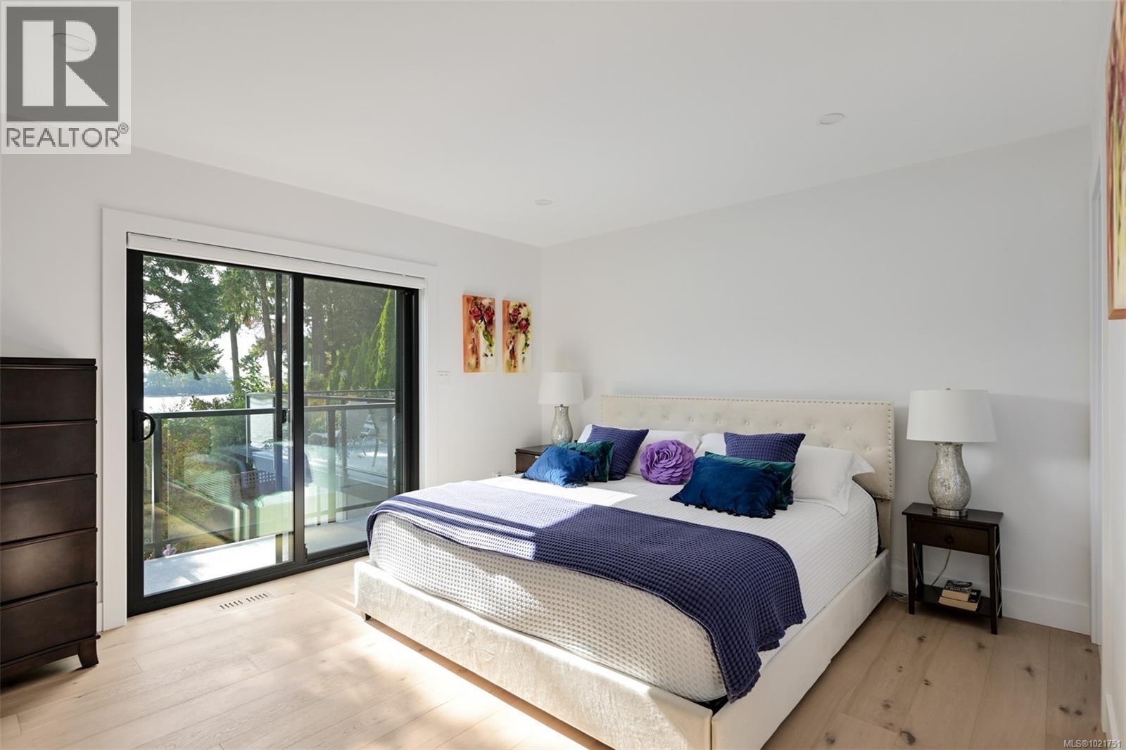 8 Woodville Pl, View Royal, BC - Indoor Photo Showing Bedroom