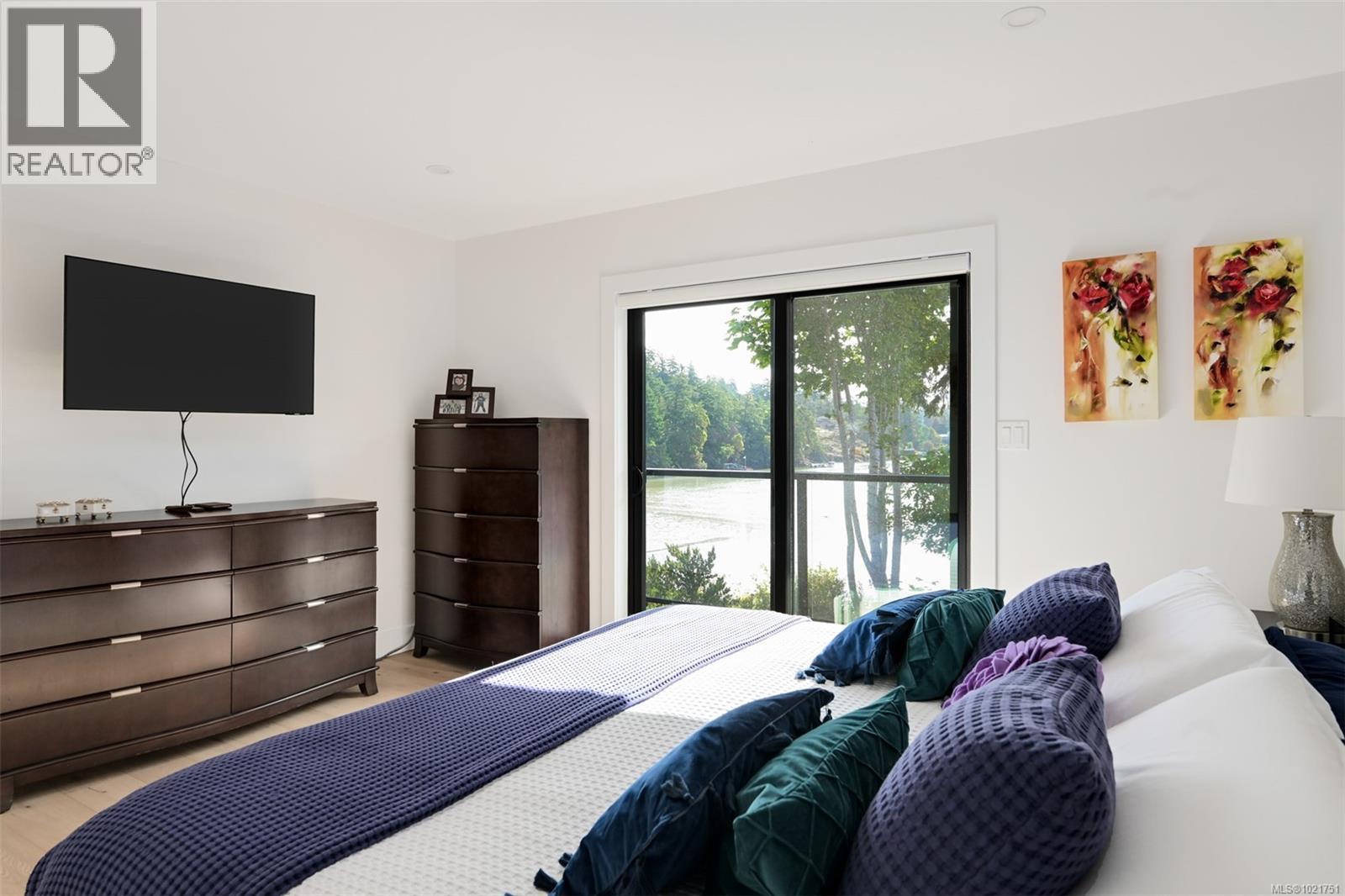 8 Woodville Pl, View Royal, BC - Indoor Photo Showing Bedroom