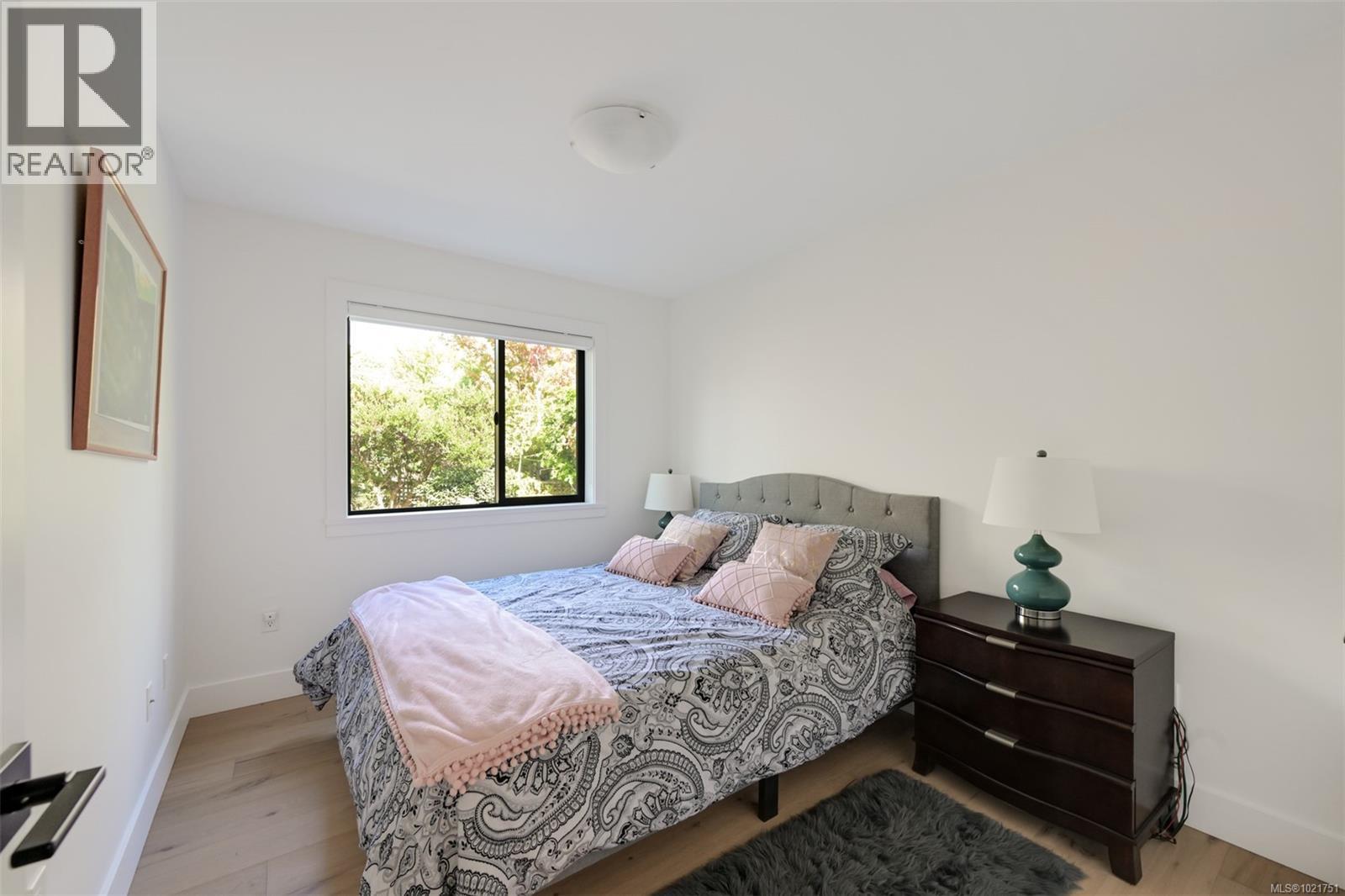 8 Woodville Pl, View Royal, BC - Indoor Photo Showing Bedroom
