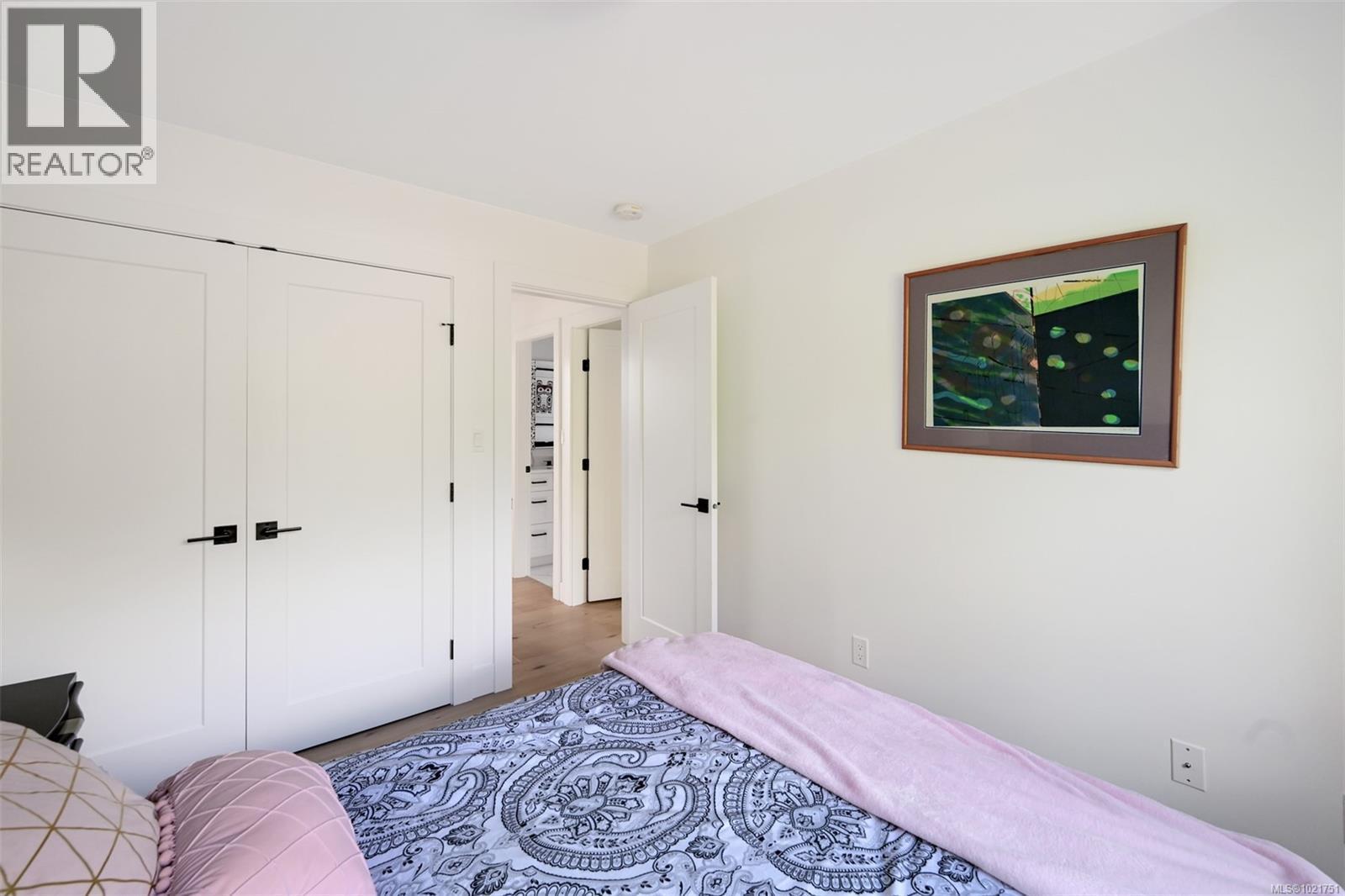 8 Woodville Pl, View Royal, BC - Indoor Photo Showing Bedroom