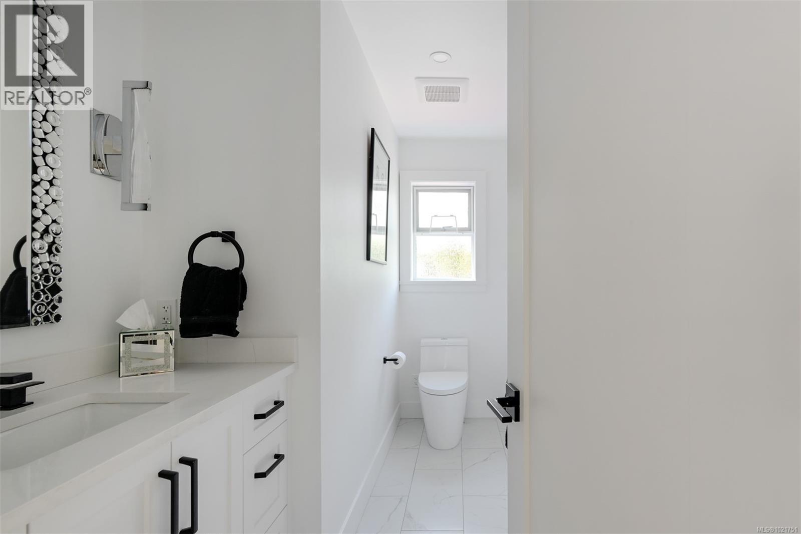 8 Woodville Pl, View Royal, BC - Indoor Photo Showing Bathroom