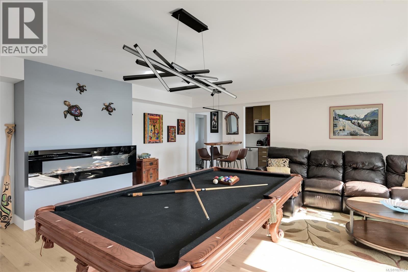 8 Woodville Pl, View Royal, BC - Indoor Photo Showing Living Room