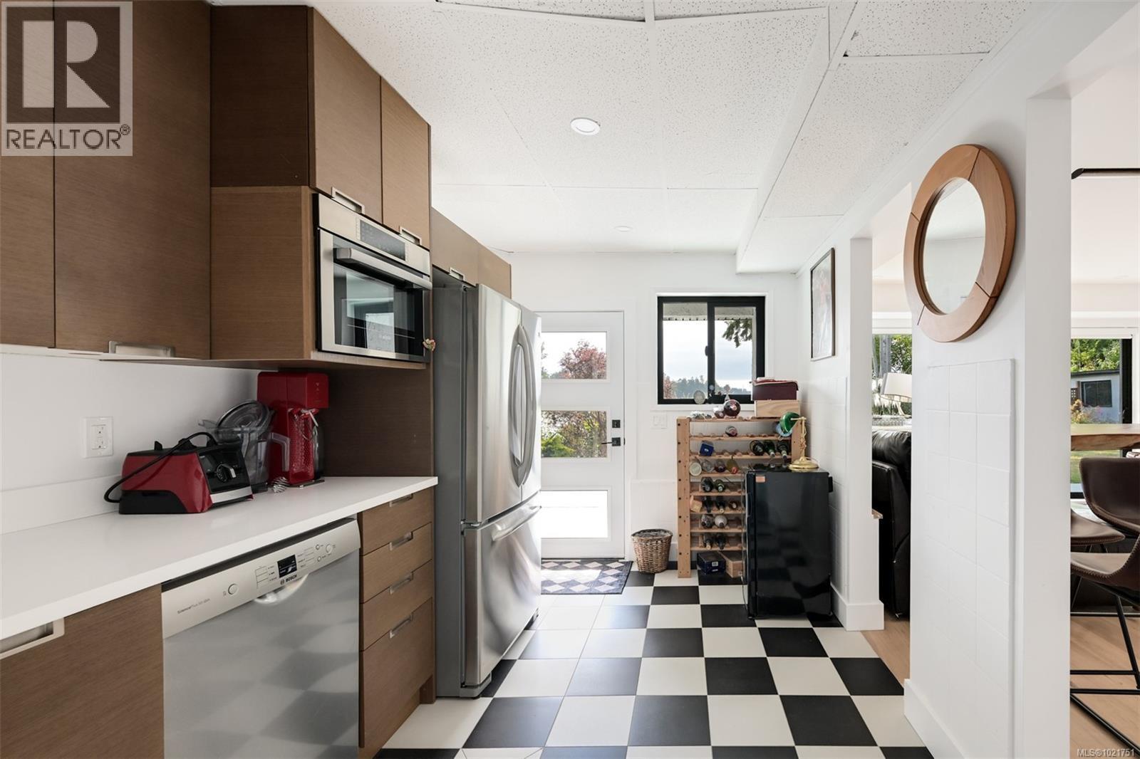 8 Woodville Pl, View Royal, BC - Indoor Photo Showing Kitchen