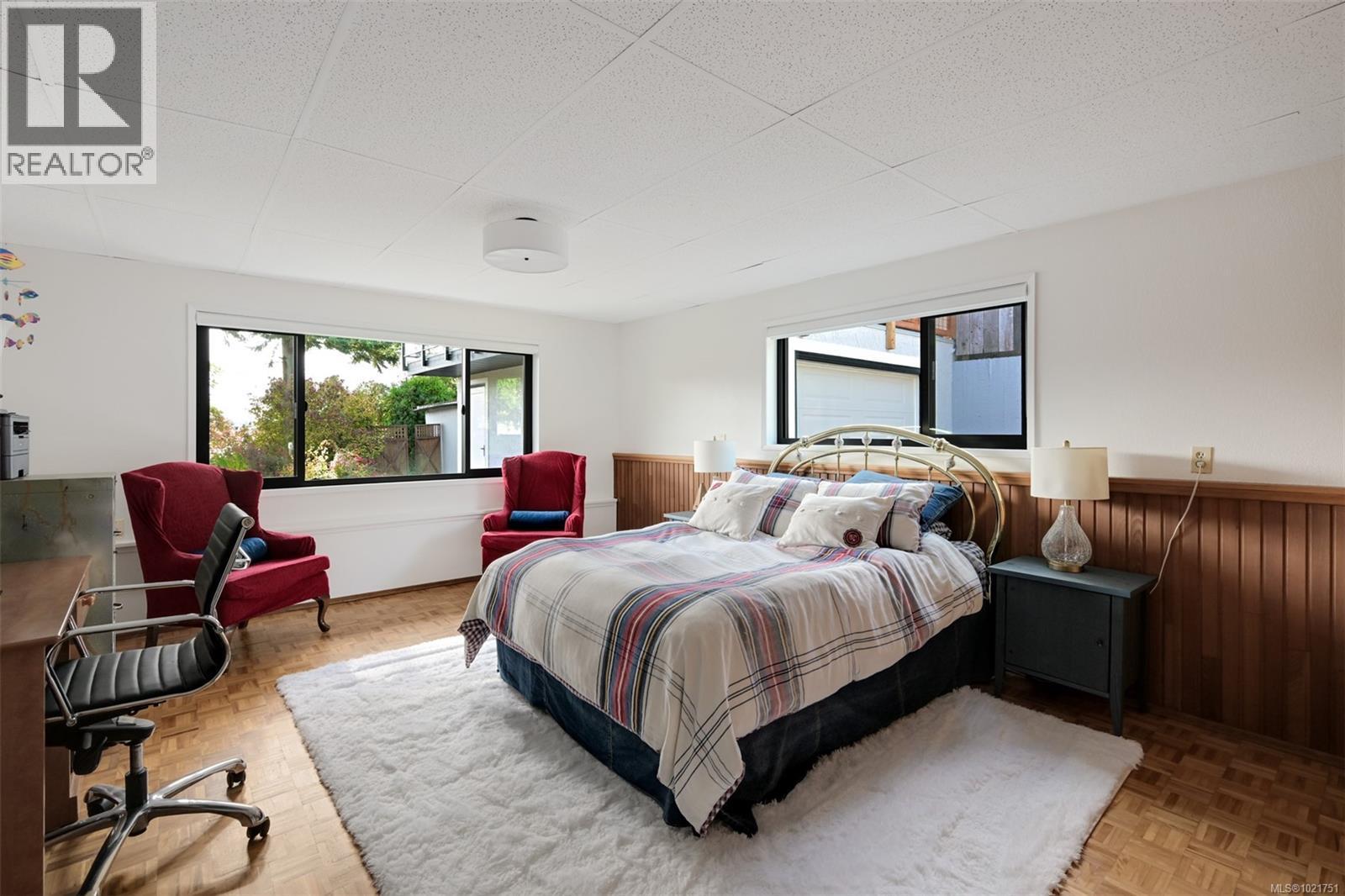 8 Woodville Pl, View Royal, BC - Indoor Photo Showing Bedroom