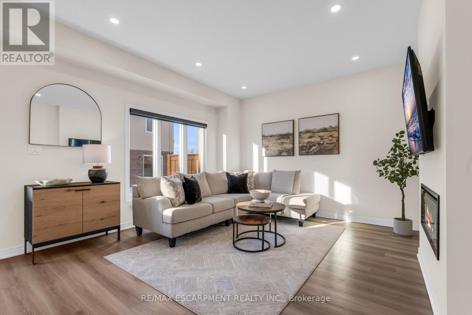 25 - 205 Thames Way, Hamilton, ON - Indoor Photo Showing Living Room