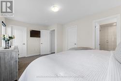 Primary w/ 2 walk-in closets! -