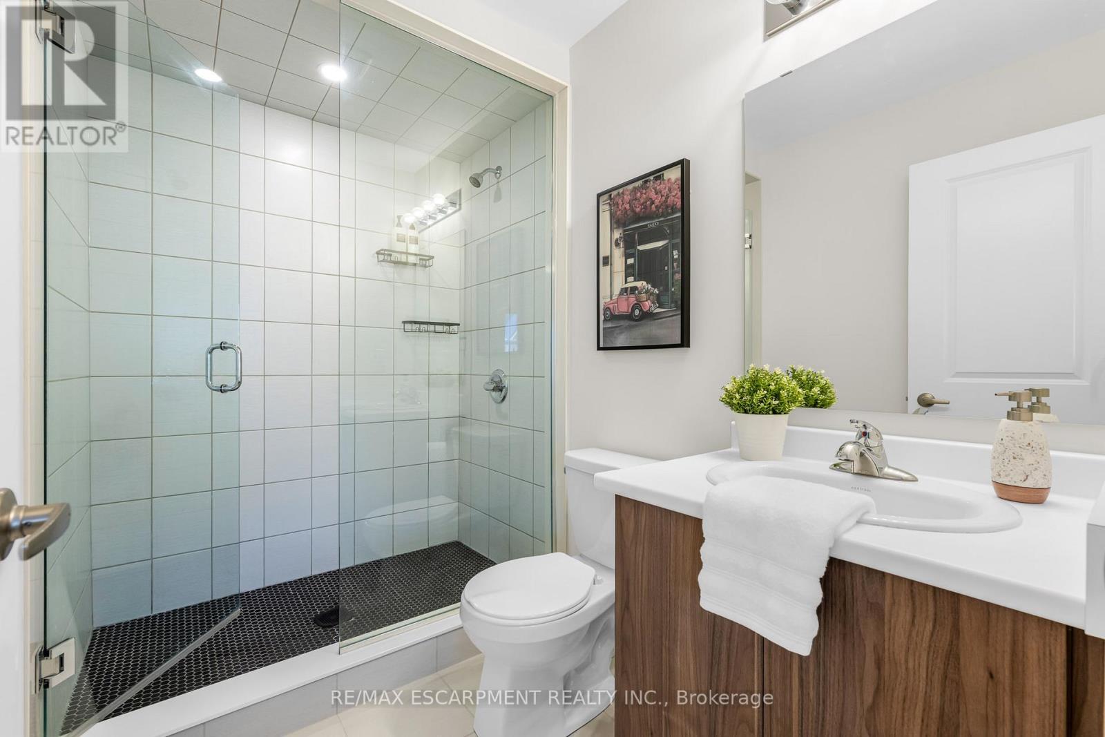 25 - 205 Thames Way, Hamilton, ON - Indoor Photo Showing Bathroom