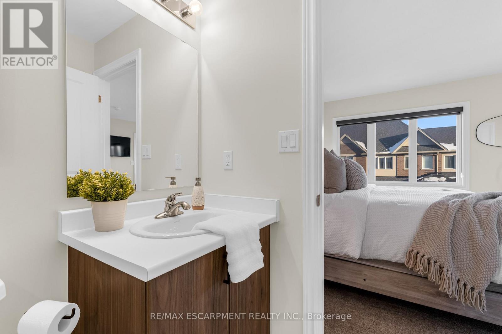 25 - 205 Thames Way, Hamilton, ON - Indoor Photo Showing Bathroom
