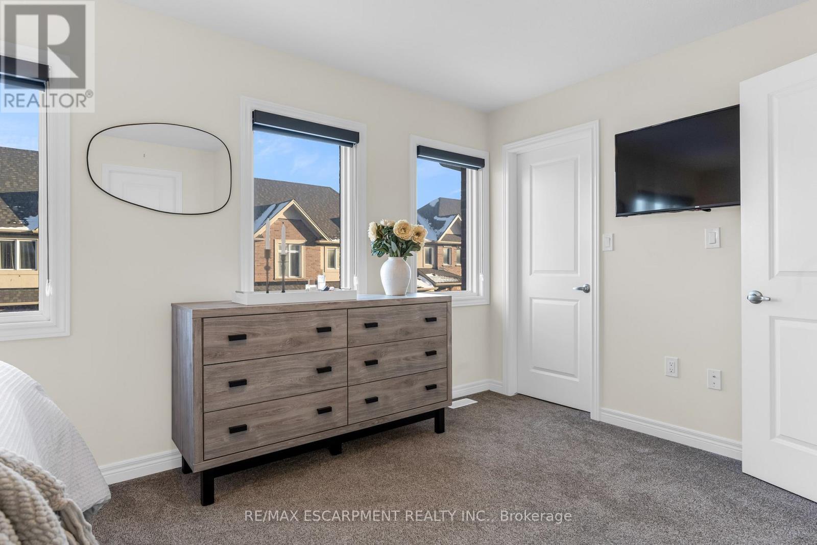 25 - 205 Thames Way, Hamilton, ON - Indoor