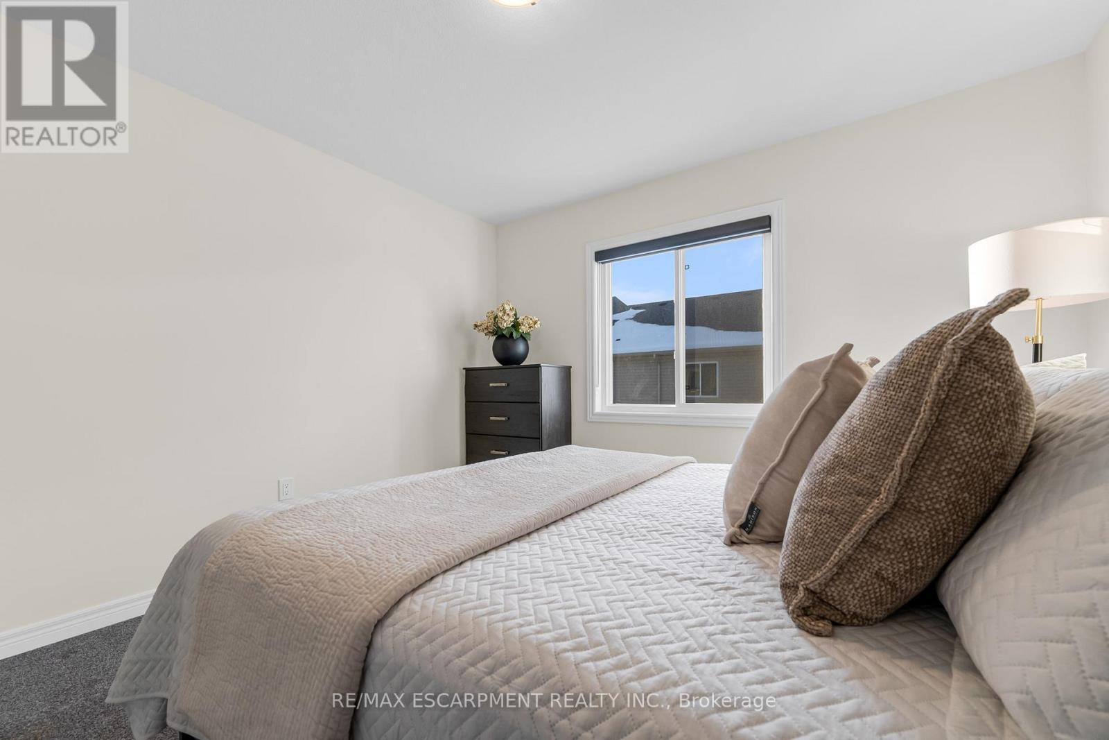 25 - 205 Thames Way, Hamilton, ON - Indoor Photo Showing Bedroom