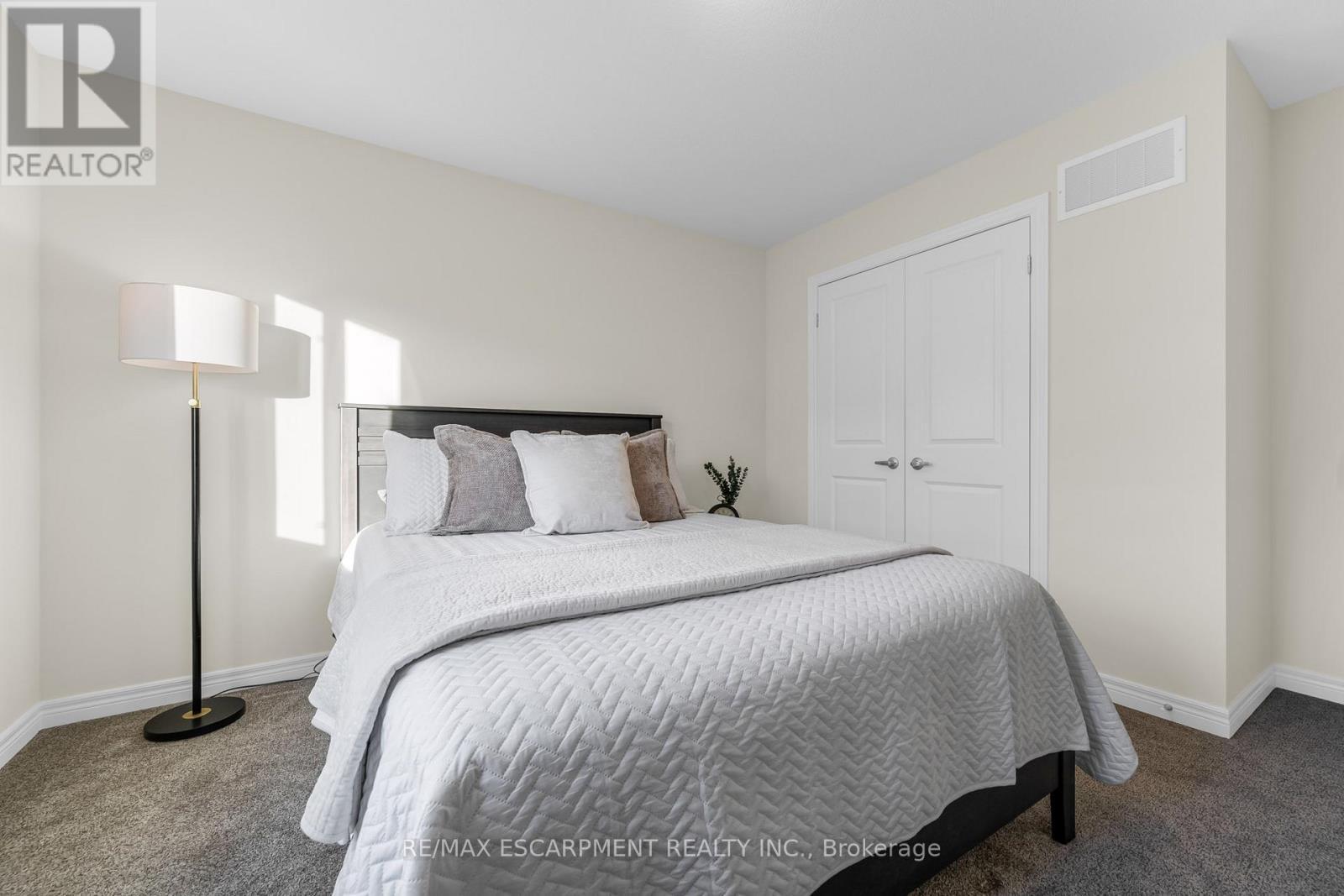 25 - 205 Thames Way, Hamilton, ON - Indoor Photo Showing Bedroom