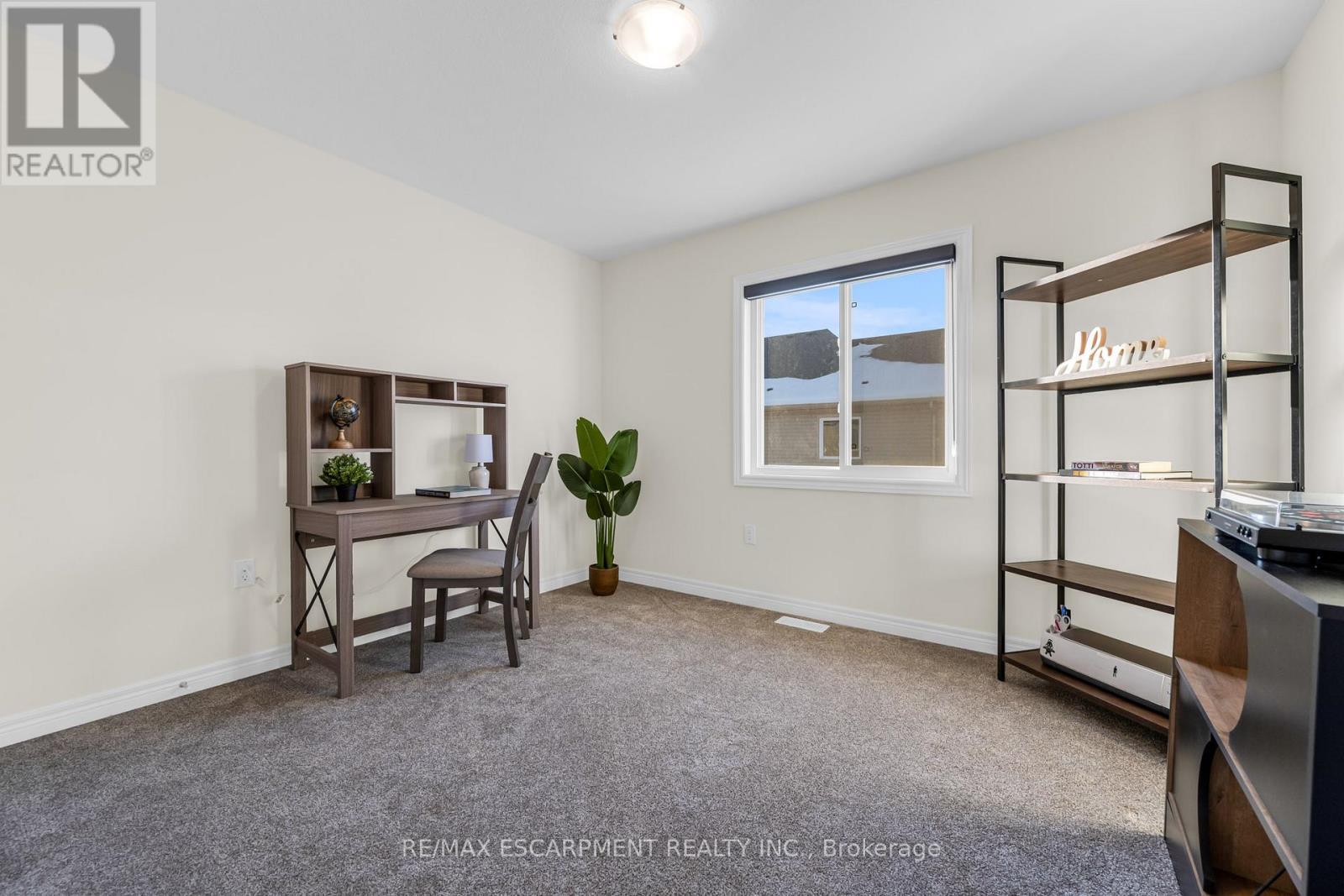 25 - 205 Thames Way, Hamilton, ON - Indoor