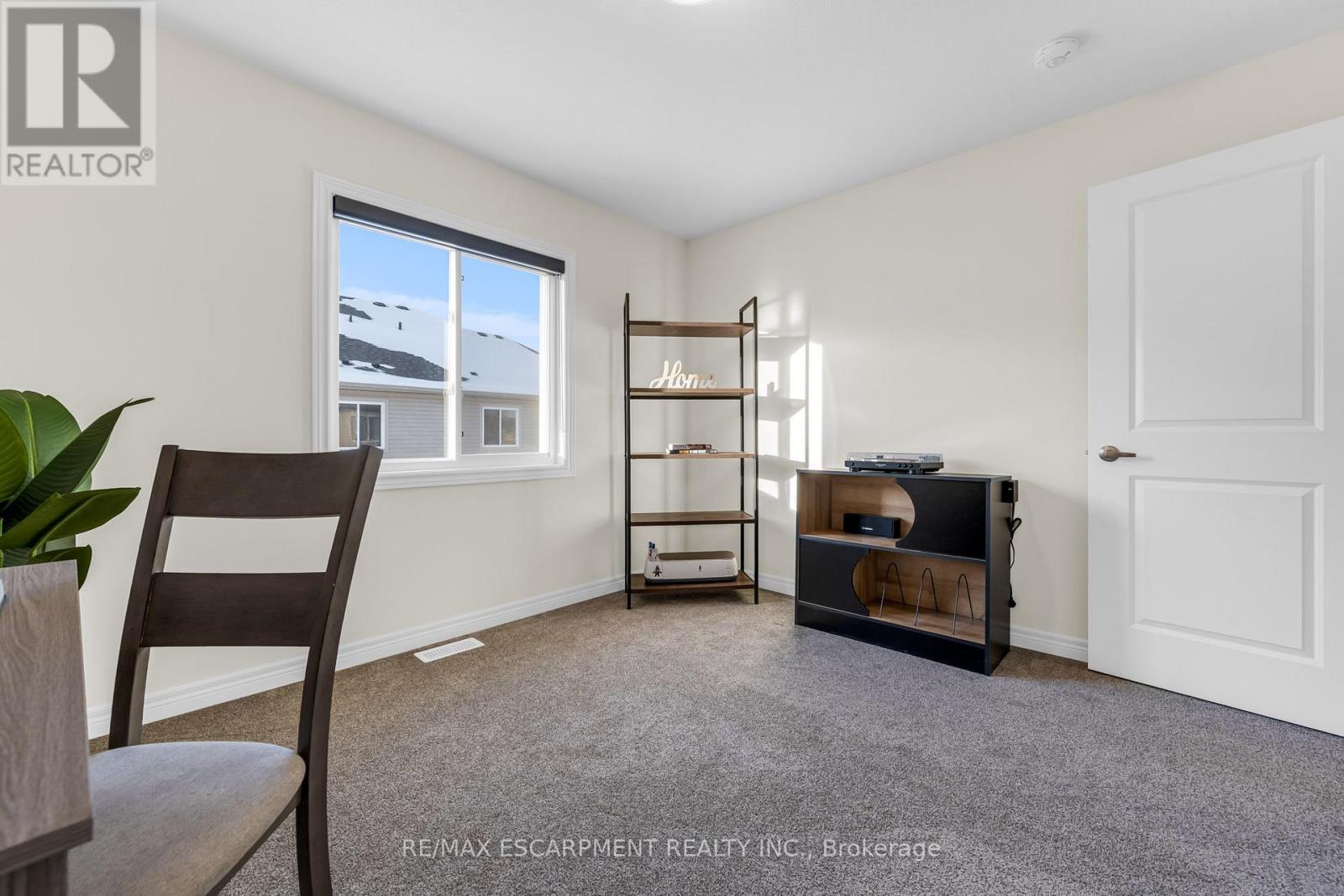 25 - 205 Thames Way, Hamilton, ON - Indoor