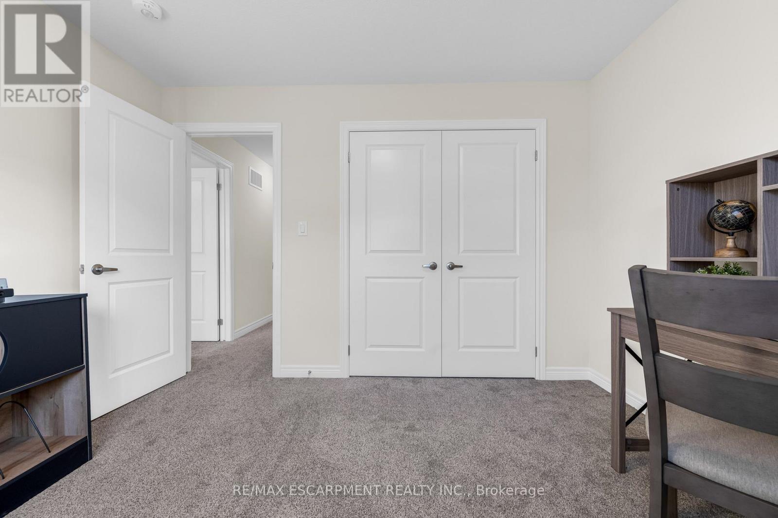 25 - 205 Thames Way, Hamilton, ON - Indoor