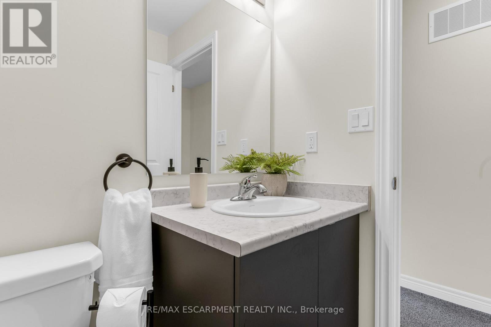 25 - 205 Thames Way, Hamilton, ON - Indoor Photo Showing Bathroom