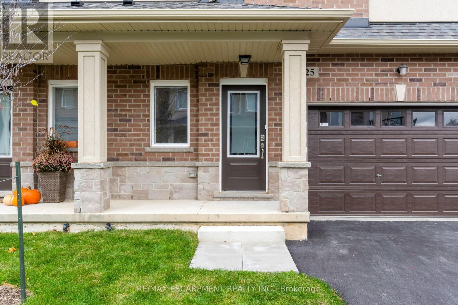 25 - 205 Thames Way, Hamilton, ON - Outdoor