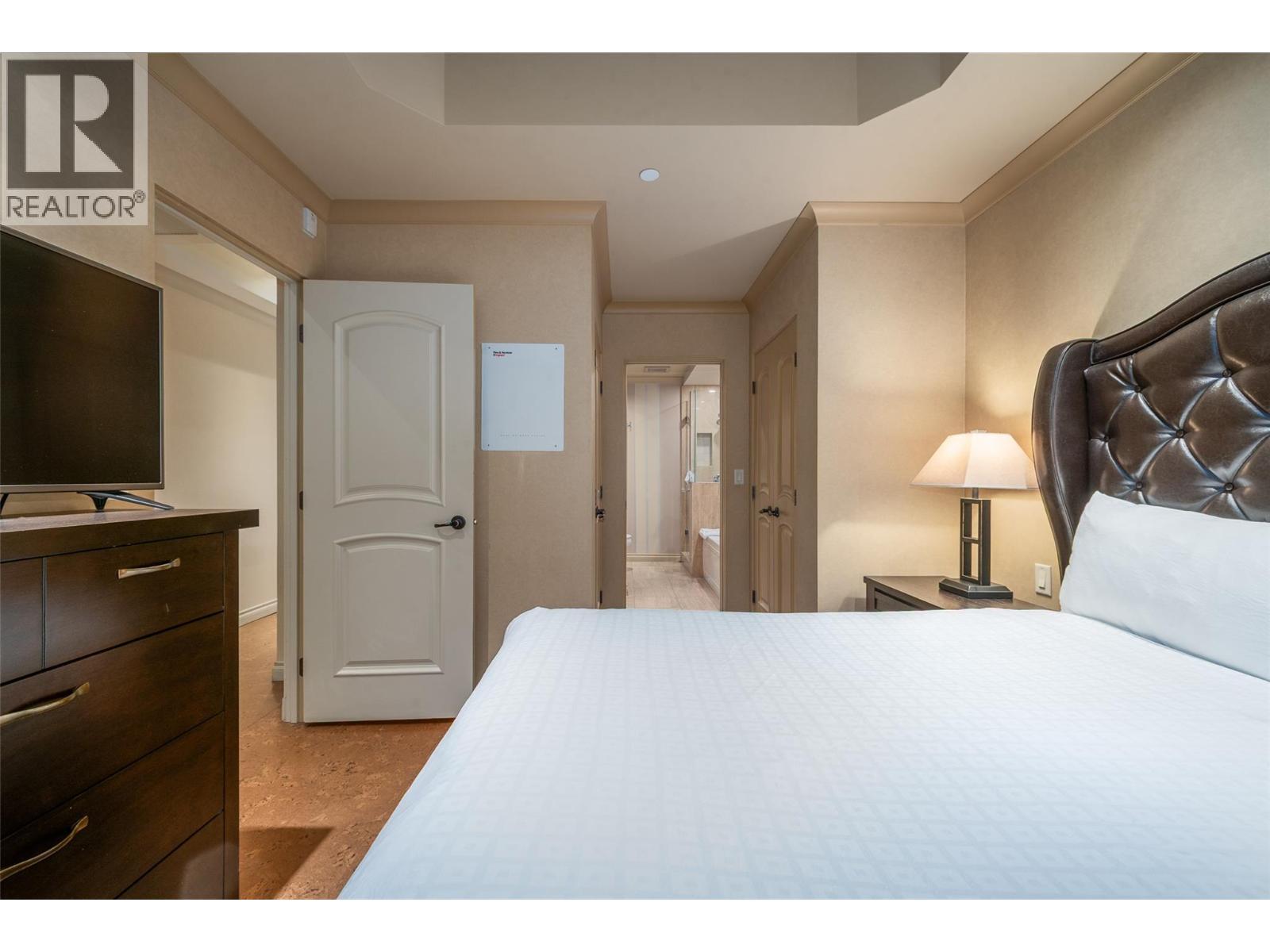 1288 Water Street Unit# 351 (C12), Kelowna, BC - Indoor Photo Showing Bedroom