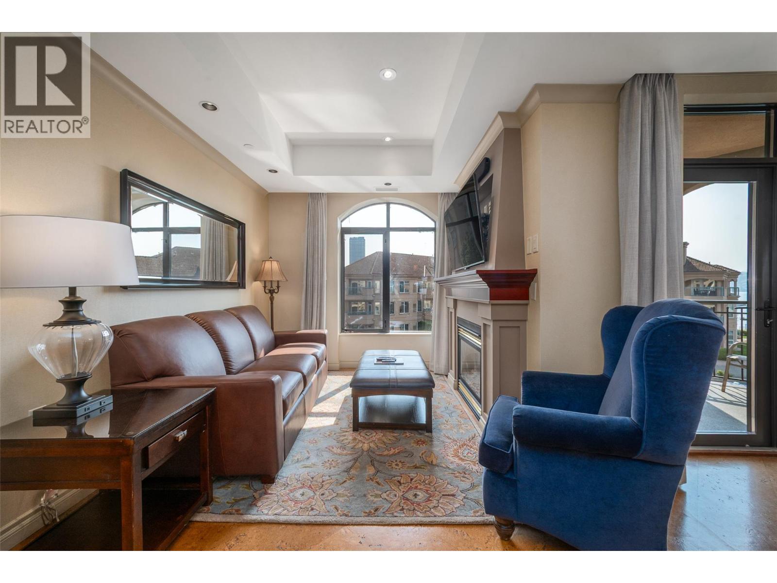 1288 Water Street Unit# 351 (C12), Kelowna, BC - Indoor Photo Showing Living Room