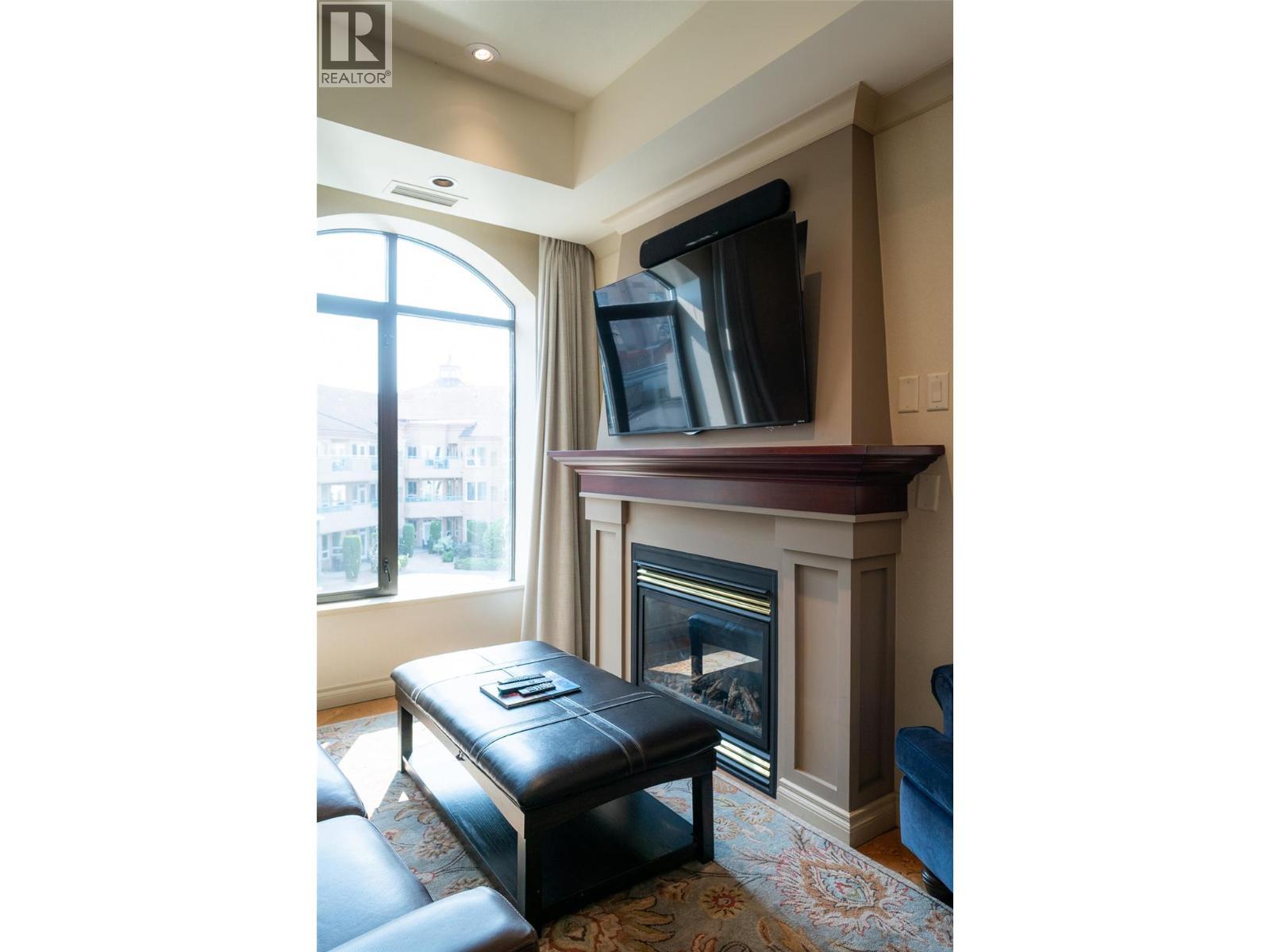1288 Water Street Unit# 351 (C12), Kelowna, BC - Indoor With Fireplace