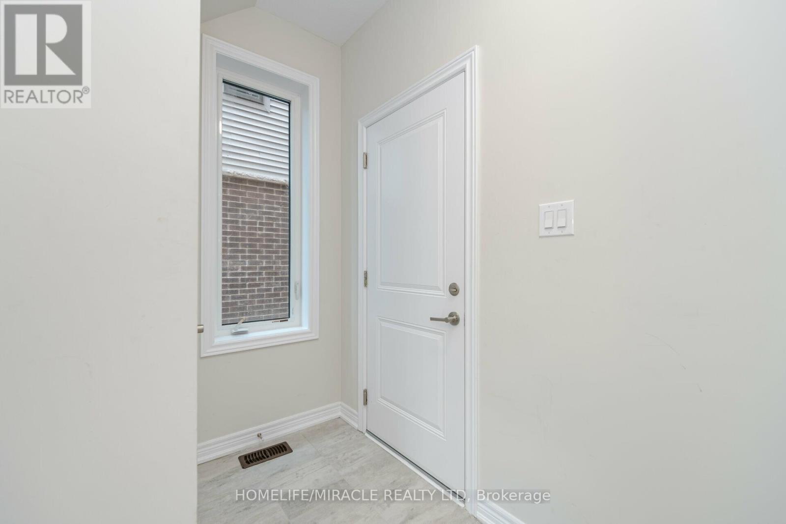 70 - 10 Birmingham Drive E, Cambridge, ON - Indoor Photo Showing Other Room