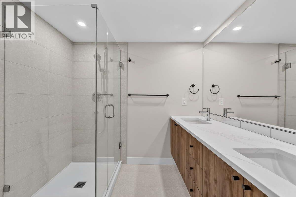 1550 Union Road Unit# 20, Kelowna, BC - Indoor Photo Showing Bathroom