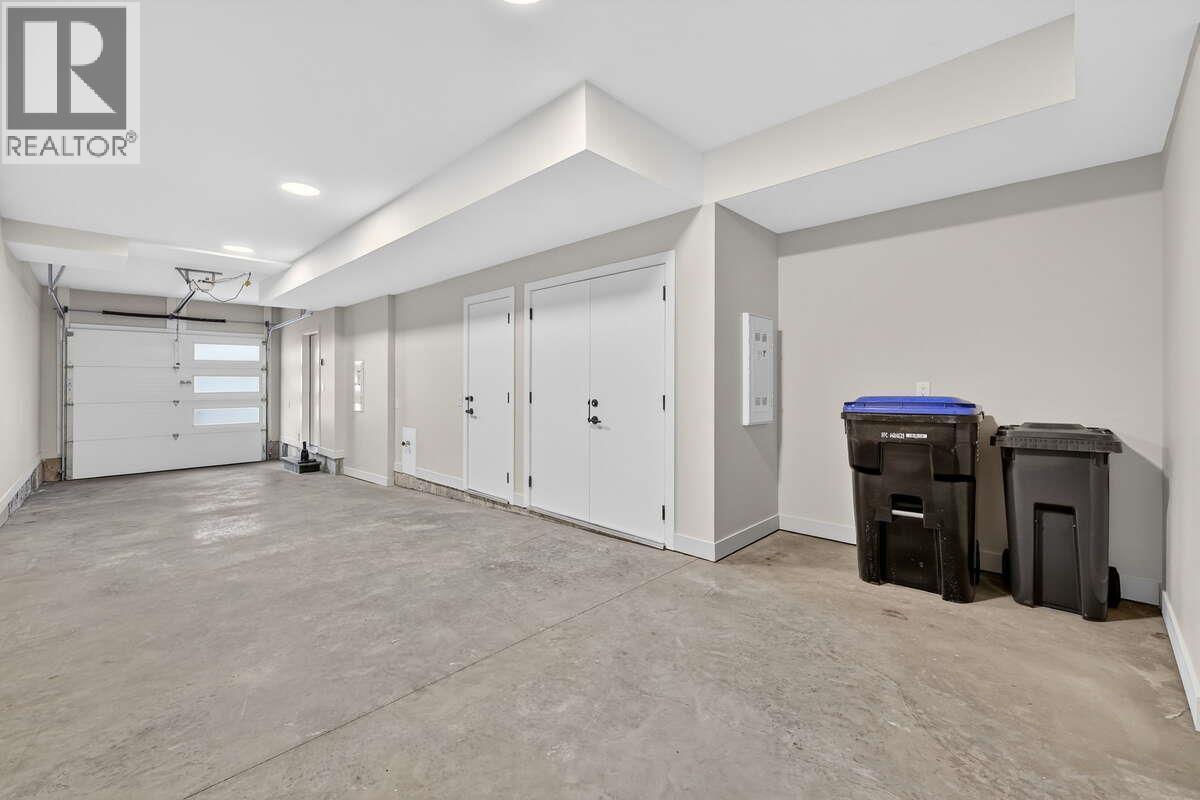 1550 Union Road Unit# 20, Kelowna, BC - Indoor Photo Showing Garage