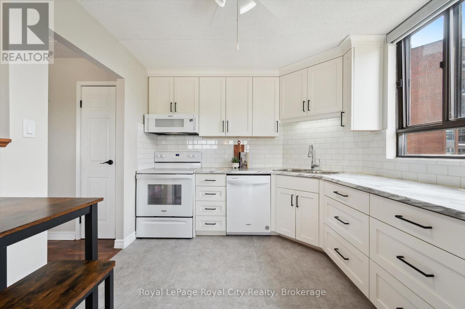 501 - 22 Marilyn Drive, Guelph (Riverside Park), ON - Indoor Photo Showing Kitchen