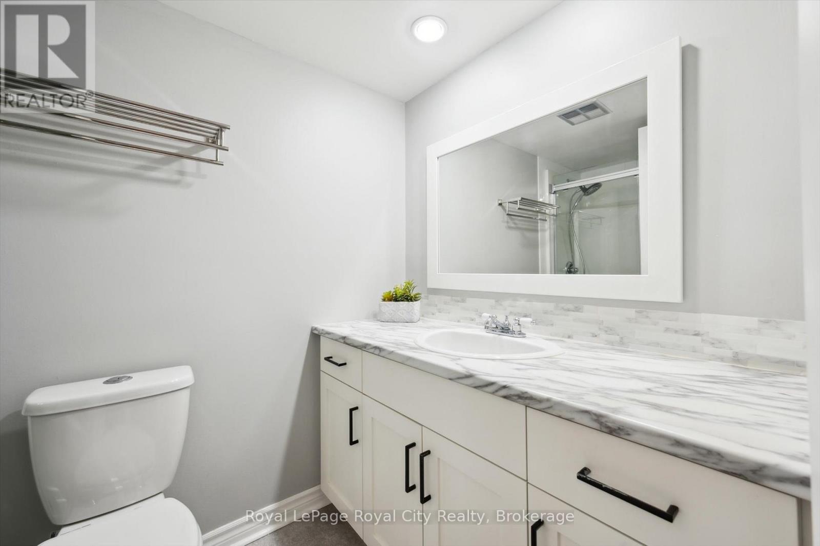 501 - 22 Marilyn Drive, Guelph (Riverside Park), ON - Indoor Photo Showing Bathroom