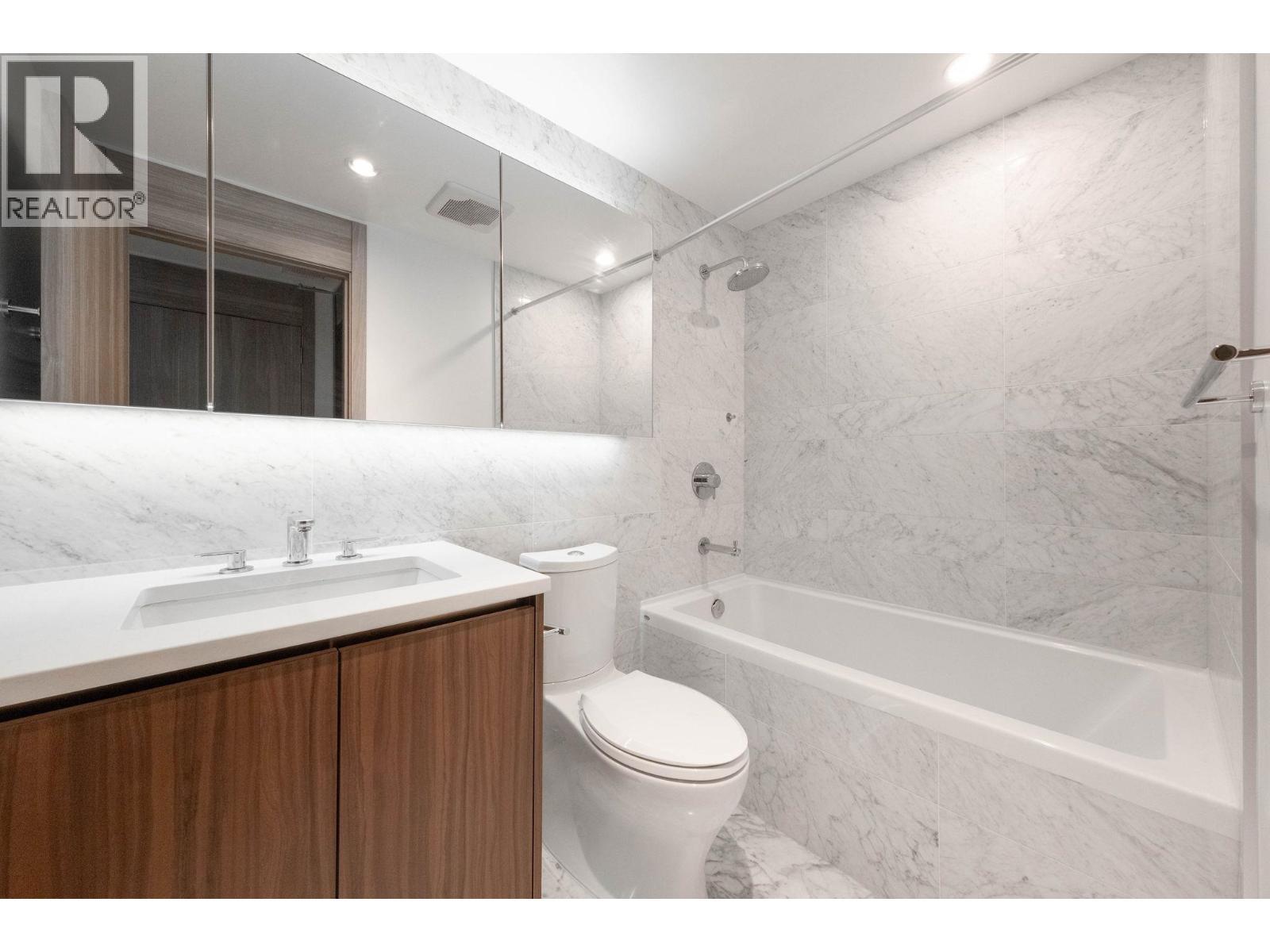 2508 4720 Lougheed Highway, Burnaby, BC - Indoor Photo Showing Bathroom