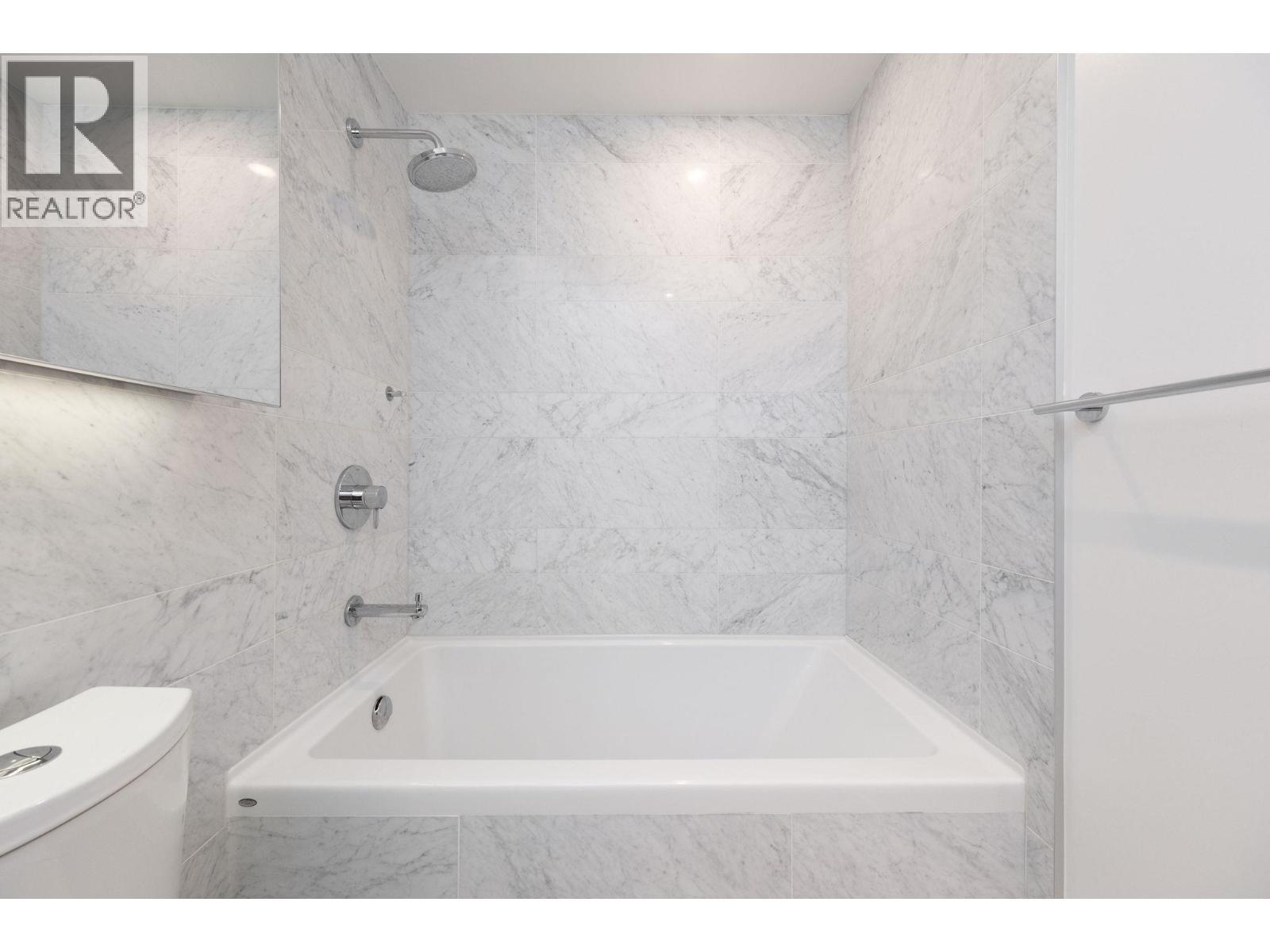 2508 4720 Lougheed Highway, Burnaby, BC - Indoor Photo Showing Bathroom